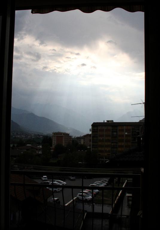 Arc En Ciel Lägenhet Aosta Exteriör bild