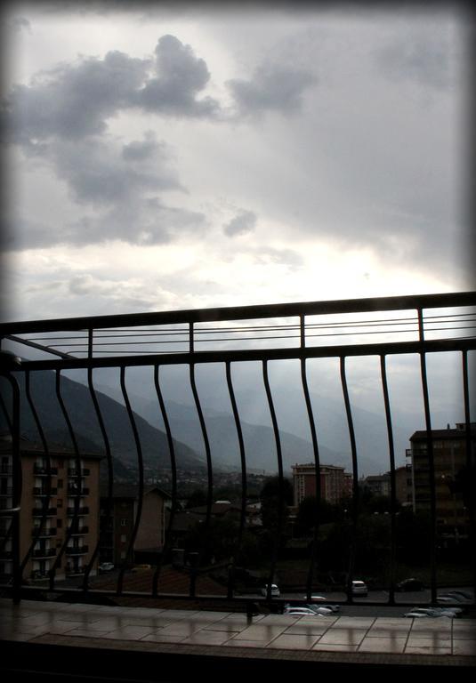 Arc En Ciel Lägenhet Aosta Exteriör bild